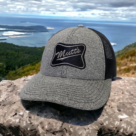 Mutts Embroidered Patch Gray Richardson Mesh Back Snapback Trucker Hat Cap EUC - Picture 1 of 10